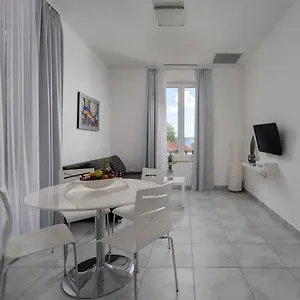Apartments Club Vala Apartment