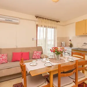 savi-biograd.hotelinzadar.com/